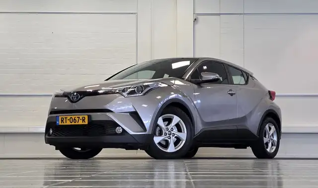 Toyota C-HR main image