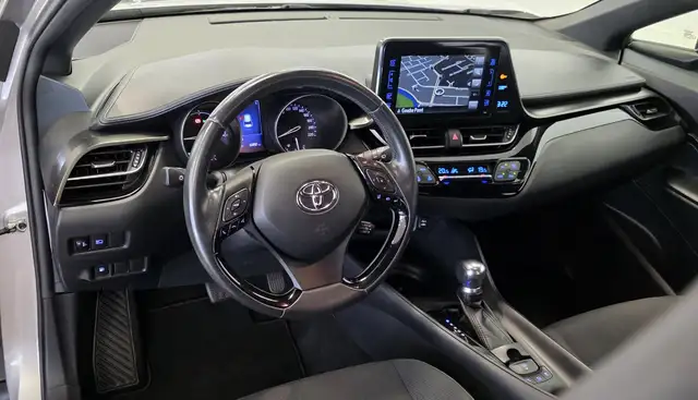 Toyota C-HR view 9