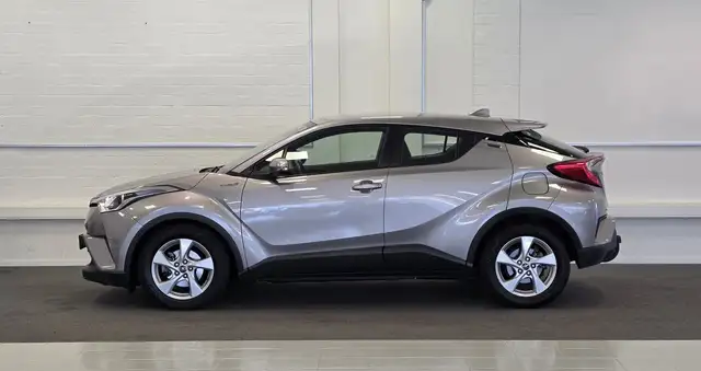 Toyota C-HR view 3