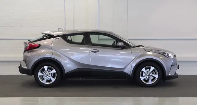 Toyota C-HR view 4
