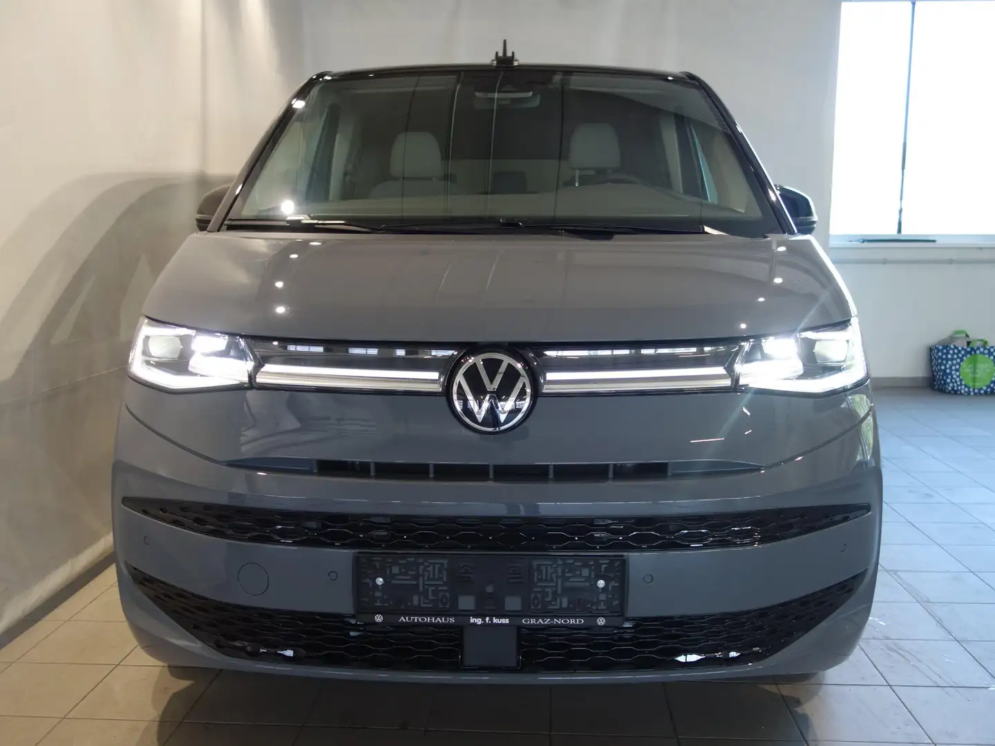 Volkswagen T7 Multivan Edition lang TDI DSG Grau - 2