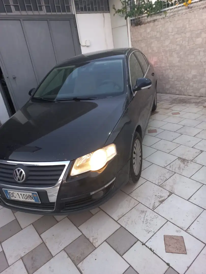 Volkswagen Passat 2.0 tdi Comfortline dpf Negro - 2
