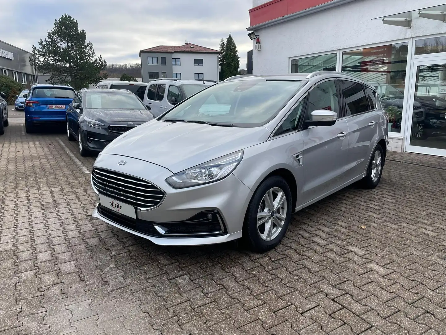 Ford S-Max 2.5 Hybrid Titanium 7-Sitzer Navi LHZ DAB PDC Silber - 2