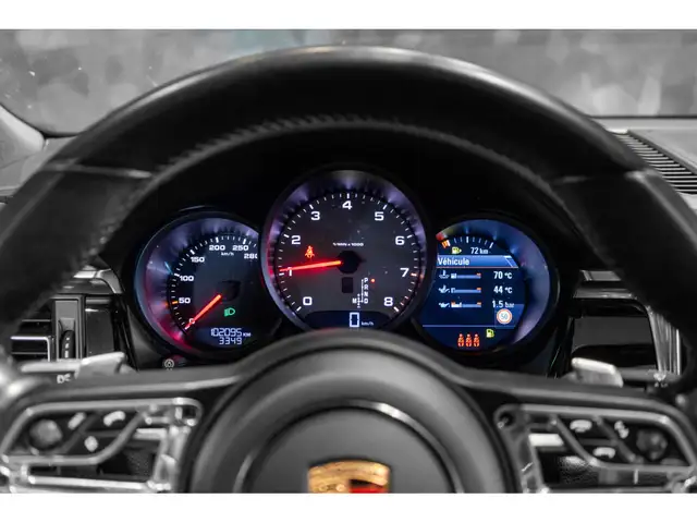 Porsche Macan view 15