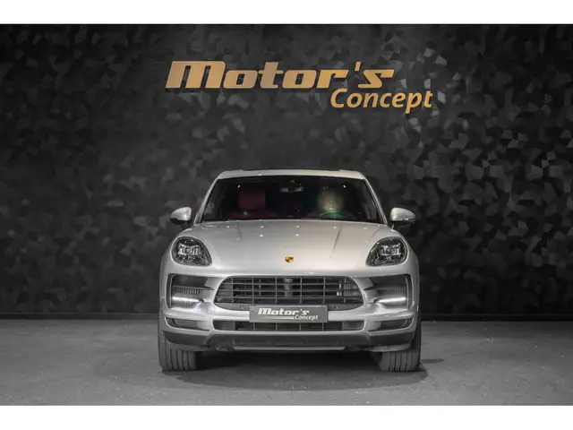 Porsche Macan view 4