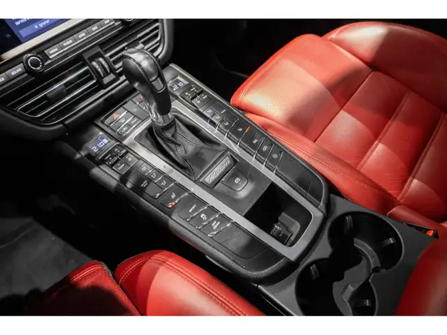 Porsche Macan view 12