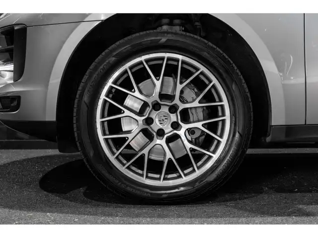 Porsche Macan view 8