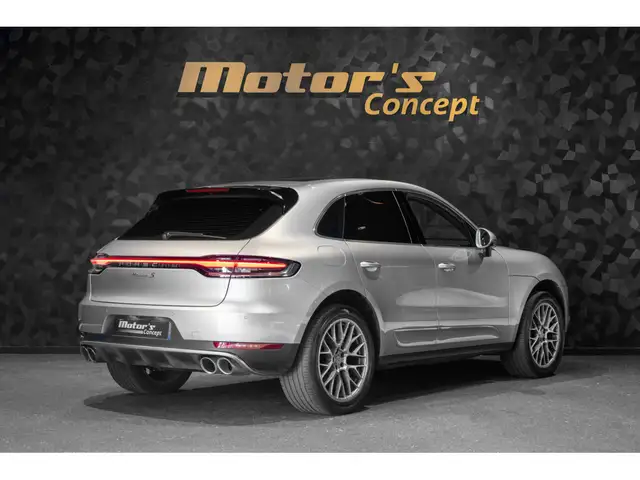 Porsche Macan view 3