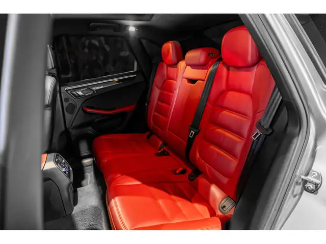 Porsche Macan view 11