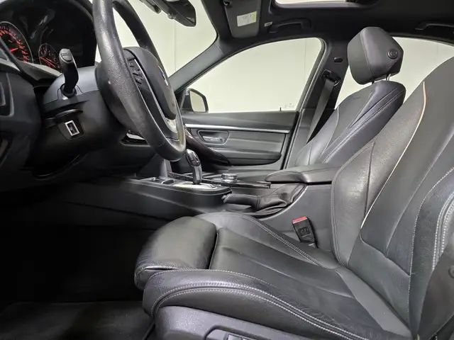 BMW 3 Series view 9