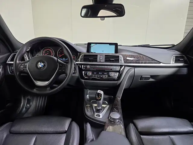 BMW 3 Series view 12