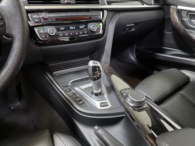 BMW 3 Series view 13
