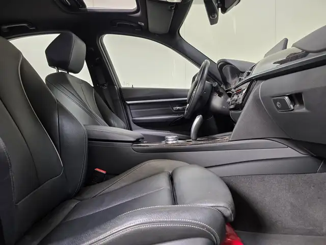 BMW 3 Series view 2