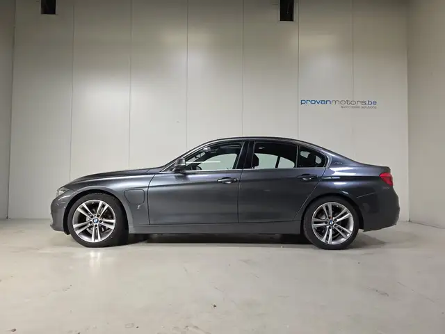 BMW 3 Series view 8