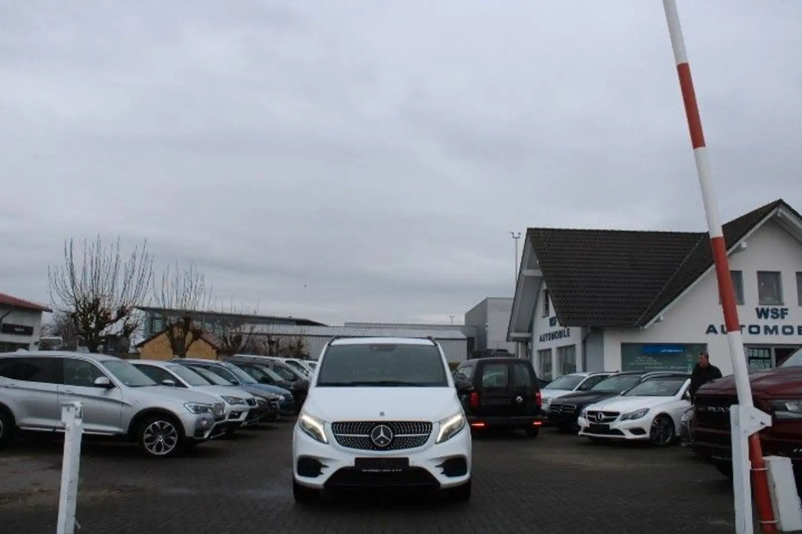 Mercedes-Benz V 220 V 300 AVANT EDIT 4M,Led,Pano,Navi,7,Si,Airm,Le Weiß - 1