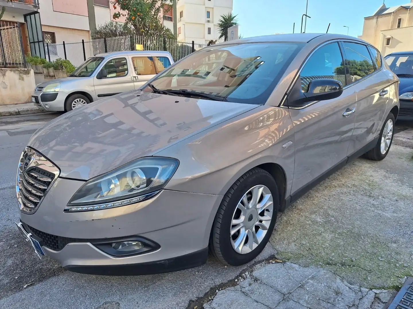 Lancia Delta Delta 1.6 mjt Silver 105cv Gris - 1