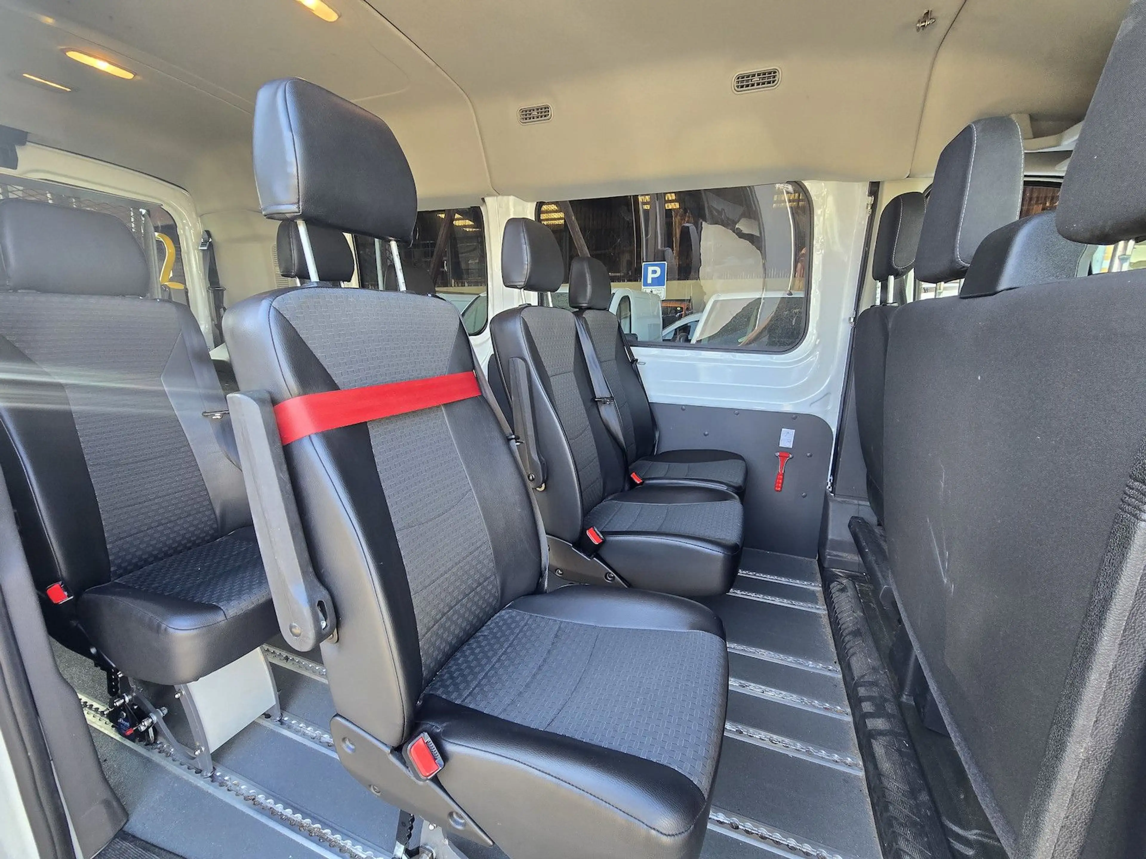 Ford Transit 350 L3 Trend 9 Sitze Klima Linearlift — photo 11