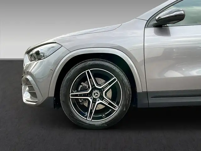Mercedes-Benz Gla view 4