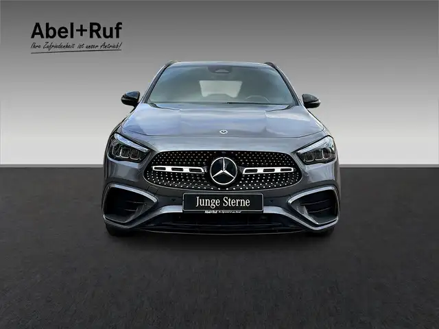 Mercedes-Benz Gla view 3