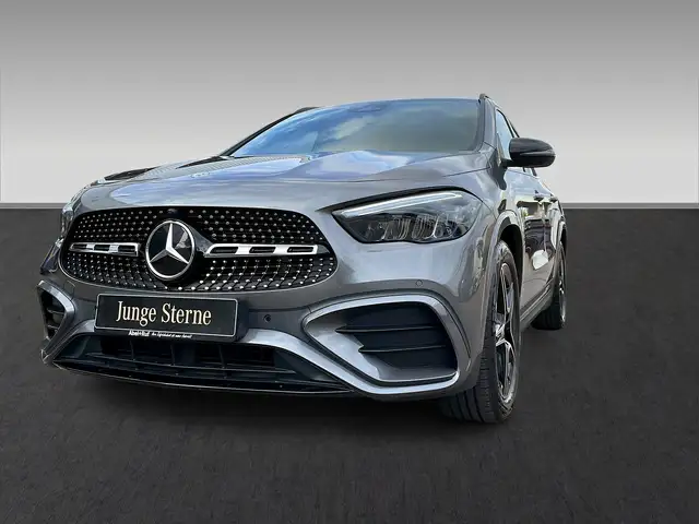 Mercedes-Benz Gla view 2