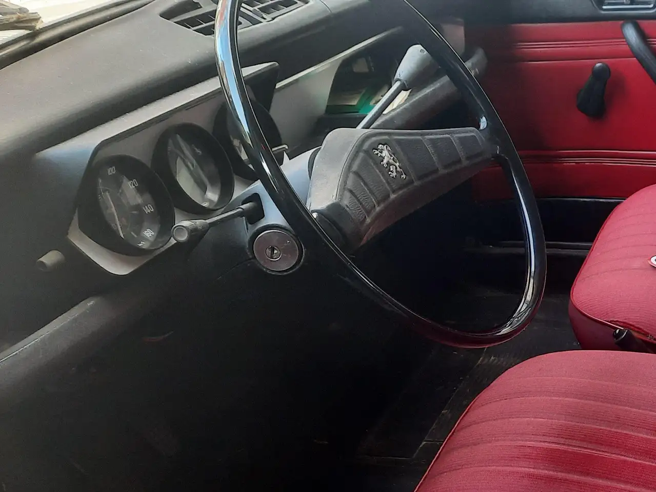 Peugeot 204 Sedan, foto 4