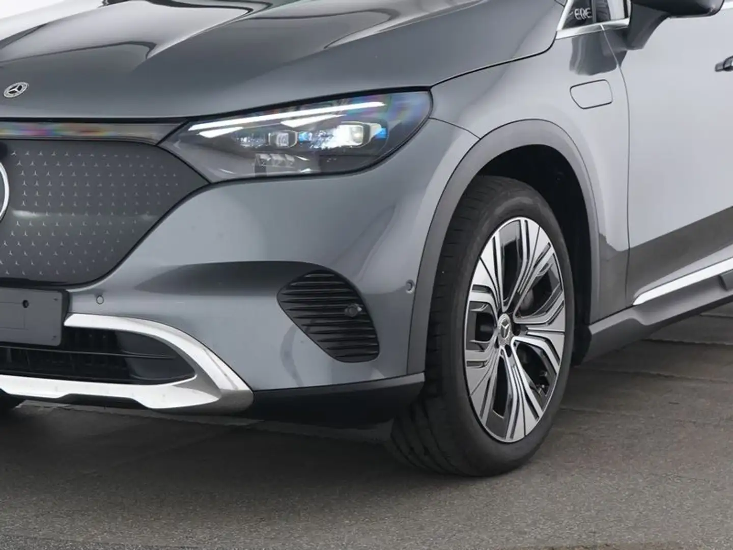 Mercedes-Benz EQE SUV EQE 300 SUV AHK+4xSHZ+22kW+360°+Service+Digi+20" Grau - 2