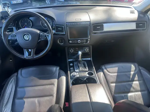 Volkswagen Touareg view 7