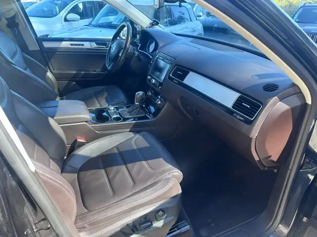 Volkswagen Touareg view 13