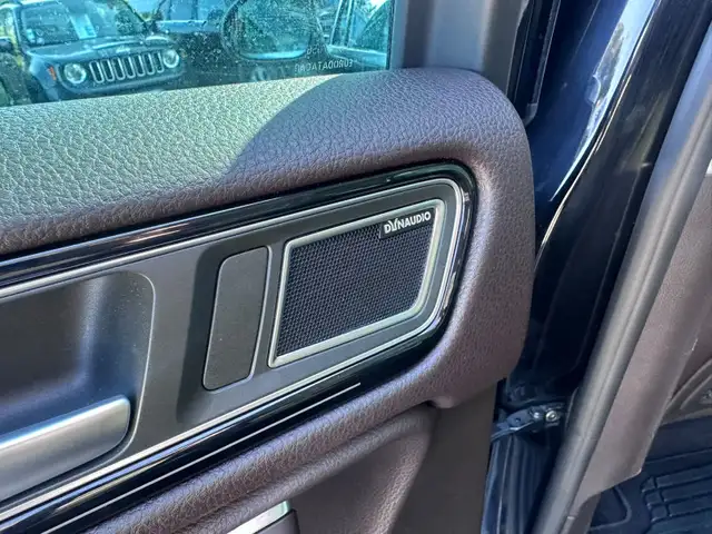 Volkswagen Touareg view 11