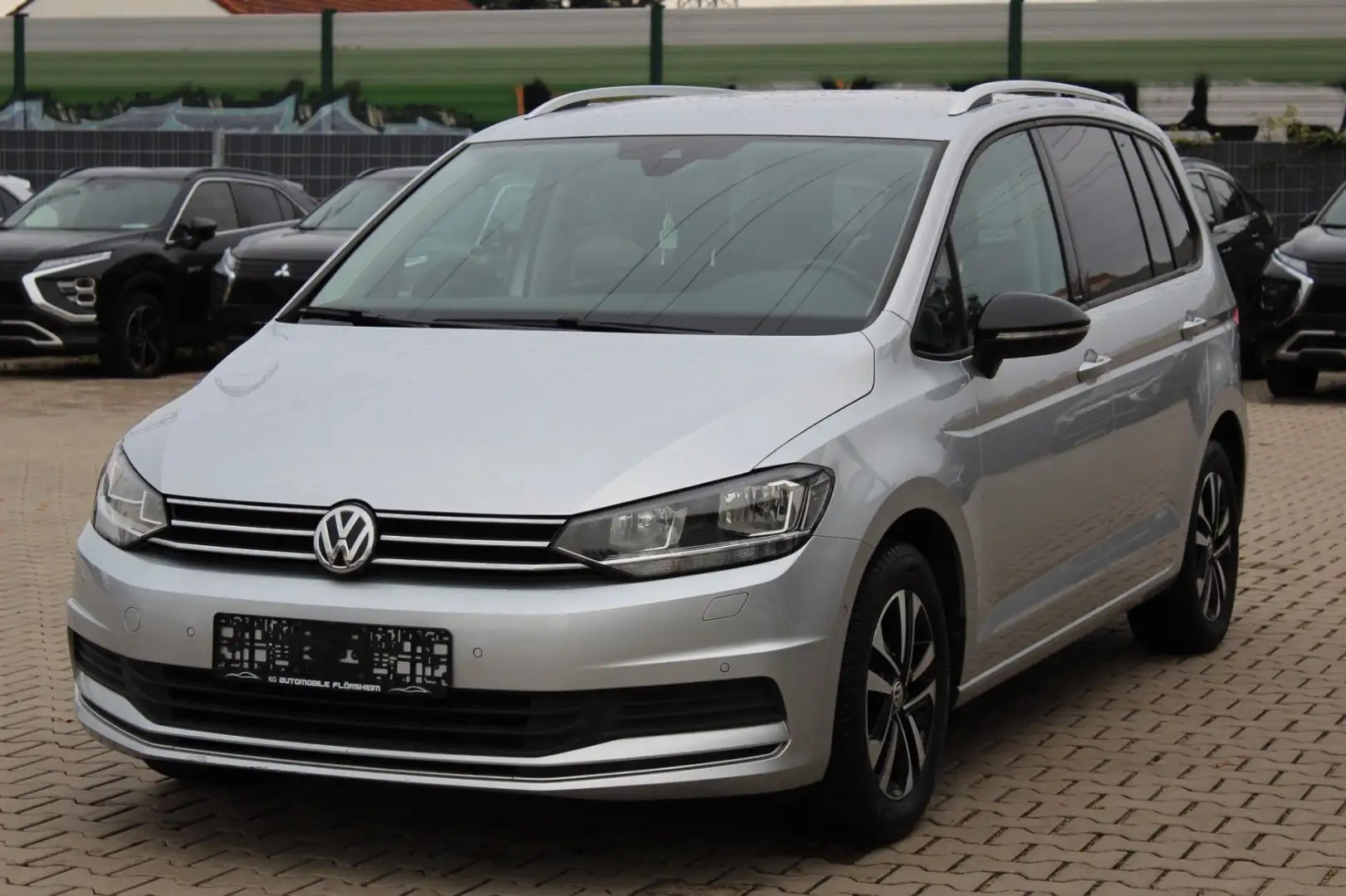 Volkswagen Touran 1.5 IQ.DRIVE Aut. 7-Sitzer Navi Silber - 1