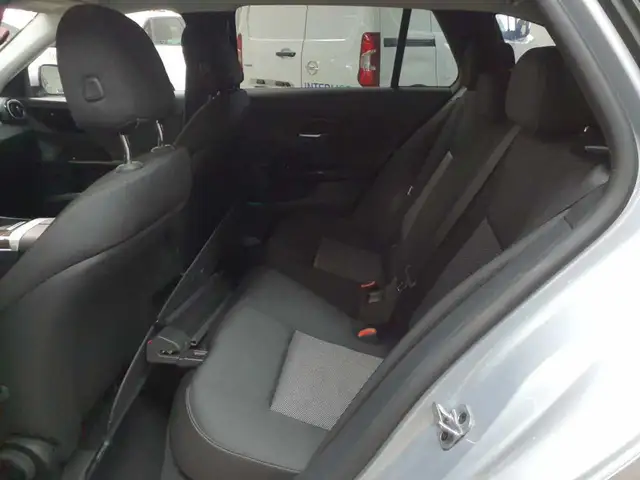 Mercedes-Benz C-Class view 13