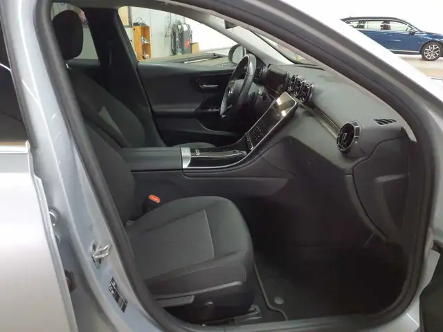 Mercedes-Benz C-Class view 8