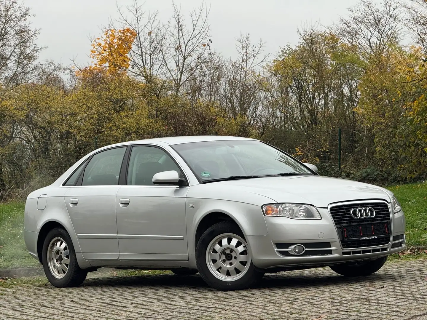 Audi A4 2.0 guter Zustand Tüv Neu Silber - 2