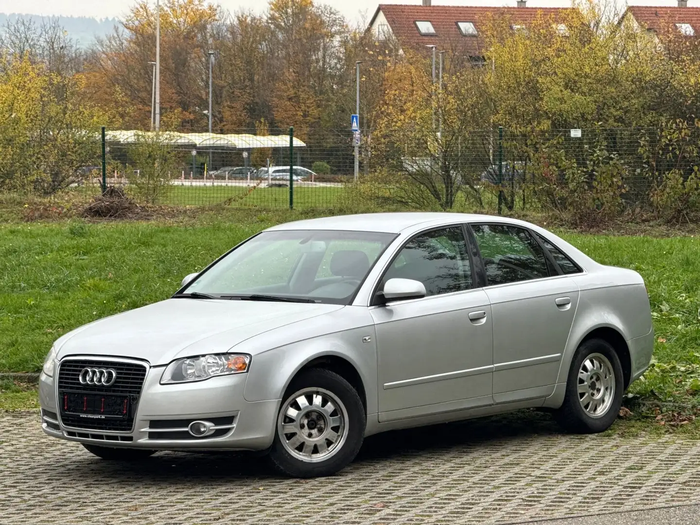 Audi A4 2.0 guter Zustand Tüv Neu Silber - 1