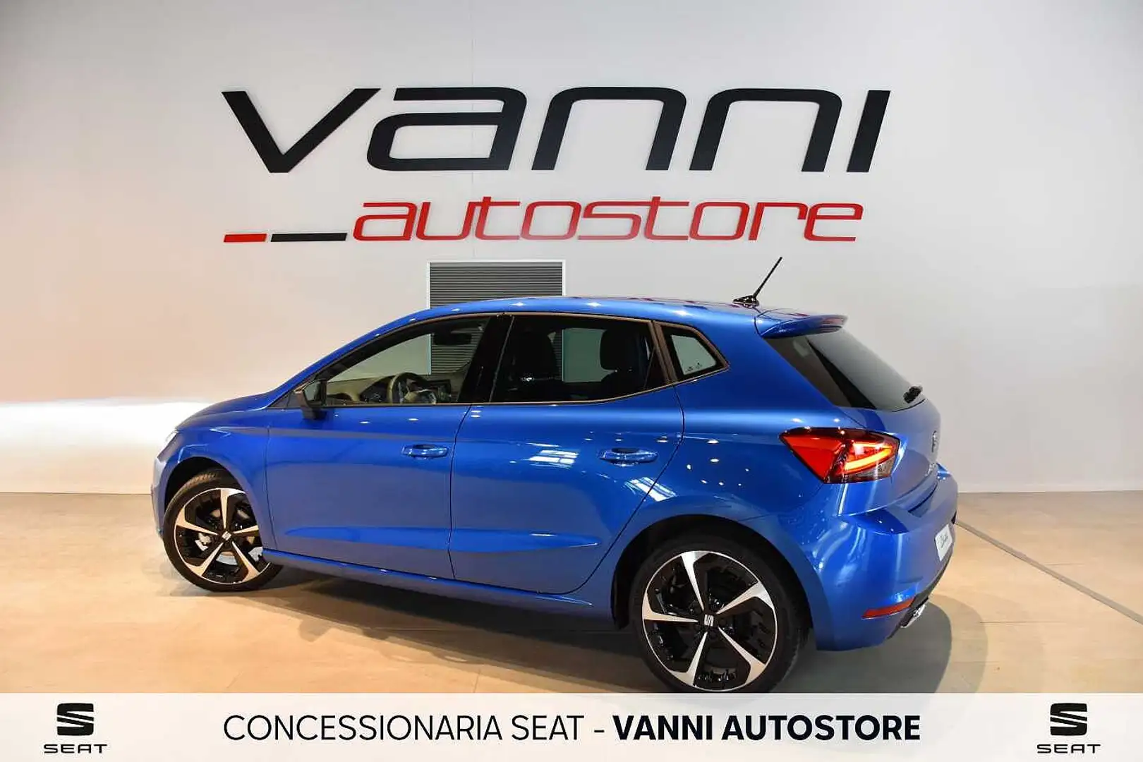 SEAT Ibiza 1.0 MPI 5 porte FR Blu/Azzurro - 2