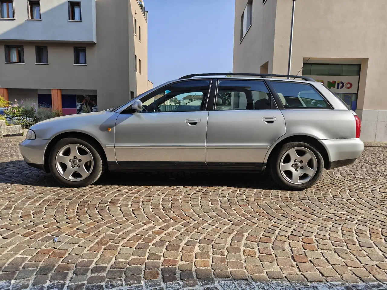 Audi A4 Avant 1.8, foto 3