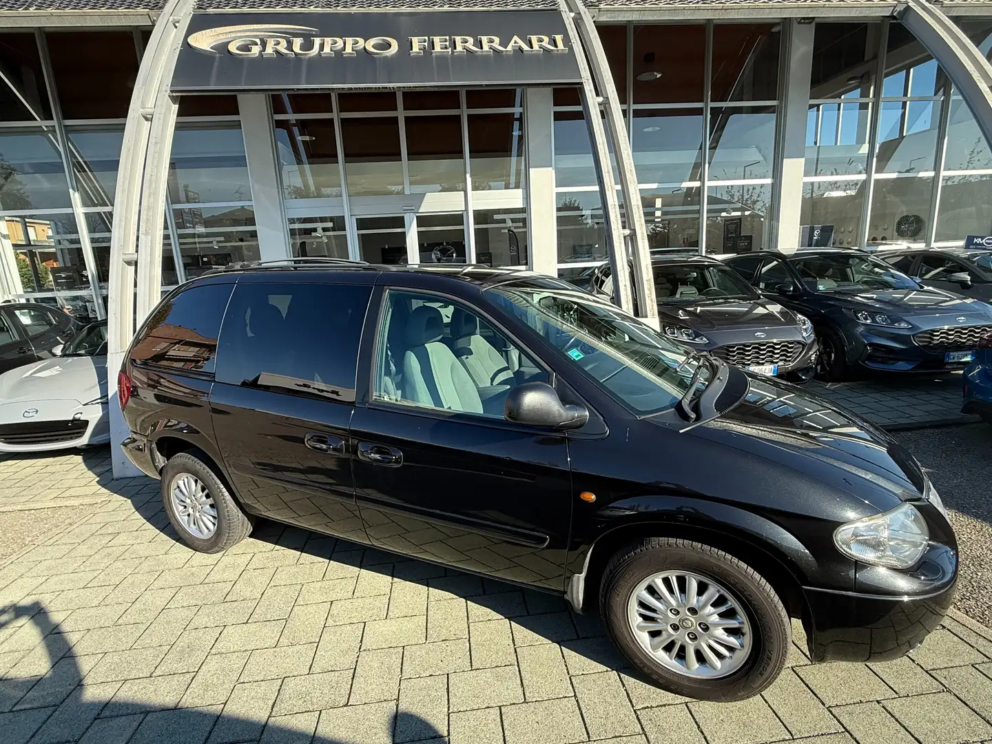 Chrysler Voyager Voyager IV 2004 2.8 crd LX AUTOMATICA - 7 POSTI Negro - 2