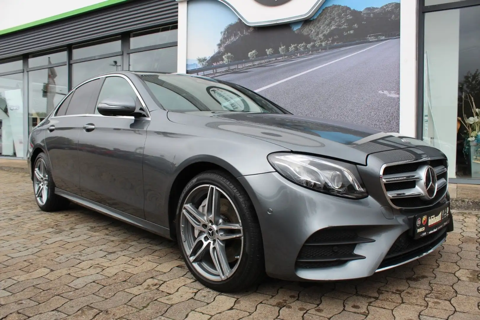 Mercedes-Benz E 400 Lim.  4Matic AMG Line Widescreen 19" Grau - 2