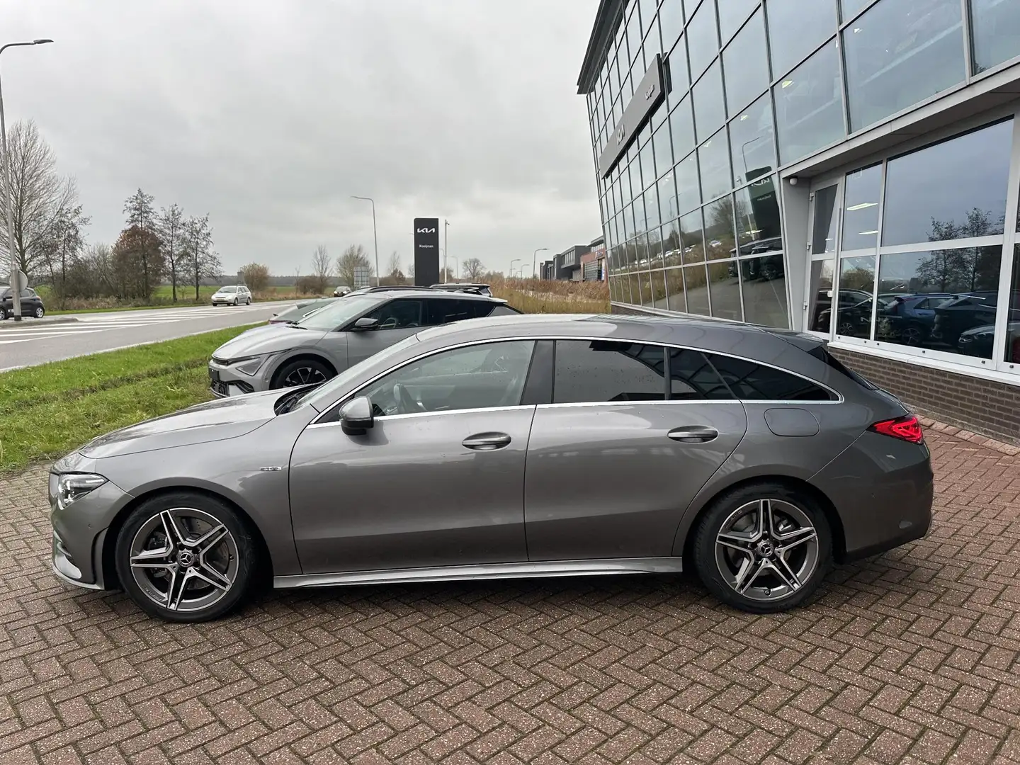 Mercedes-Benz CLA 220 Shooting Brake Advantage AMG | Nederlandse Auto Grijs - 2