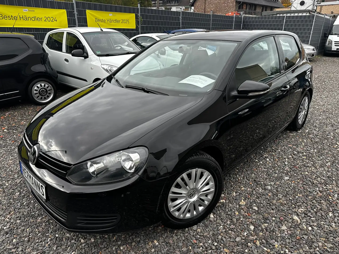 Volkswagen Golf Trendline *2.HAND / 8-FACH BEREIFT / TÜV NEU* Schwarz - 1