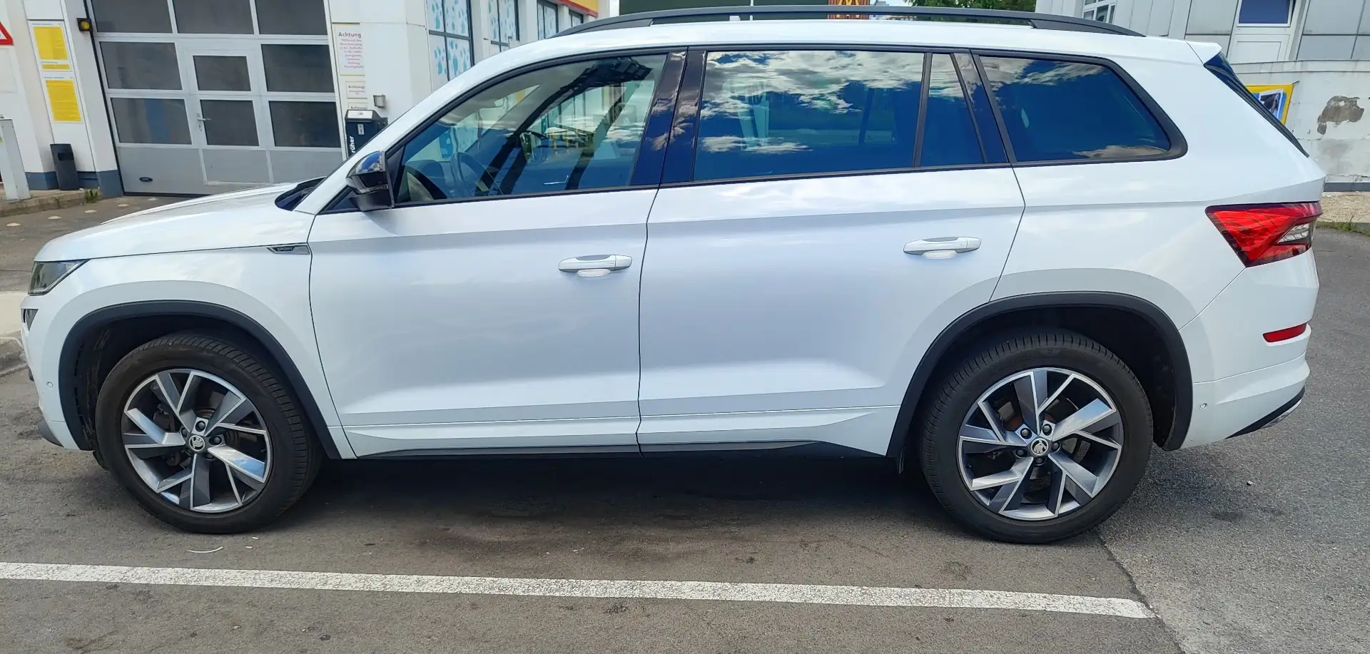Skoda Kodiaq 2.0 TDI 4x4 DSG Sportline Weiß - 2
