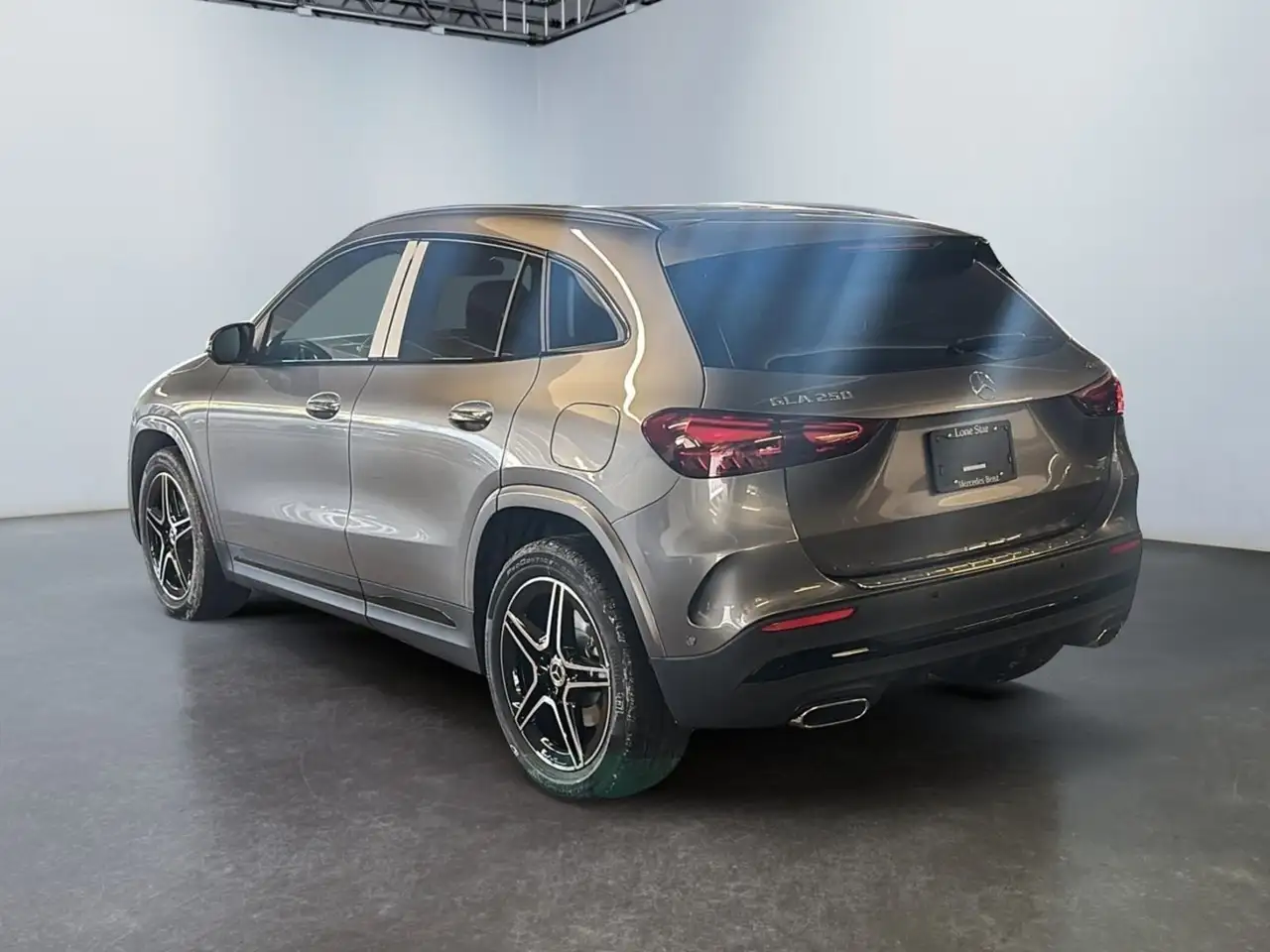 Mercedes-Benz GLA снимка Mercedes-Benz GLA