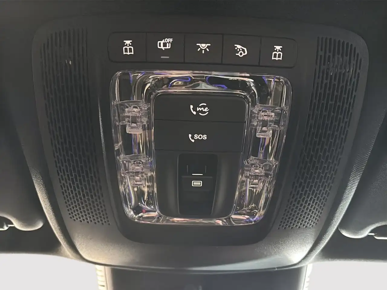 Mercedes-Benz GLA снимка Mercedes-Benz GLA