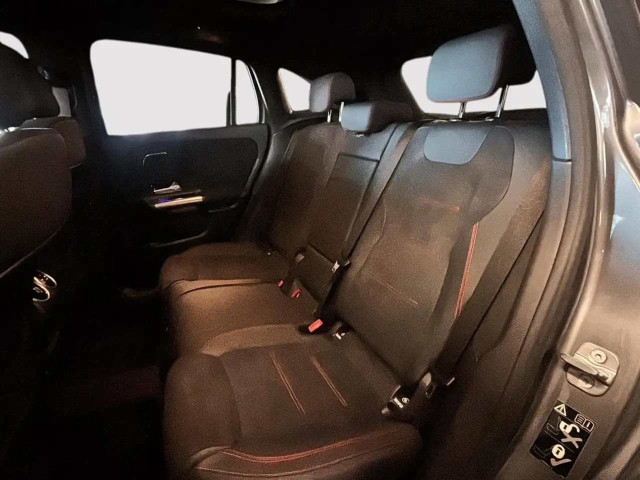 Mercedes-Benz GLA снимка Mercedes-Benz GLA