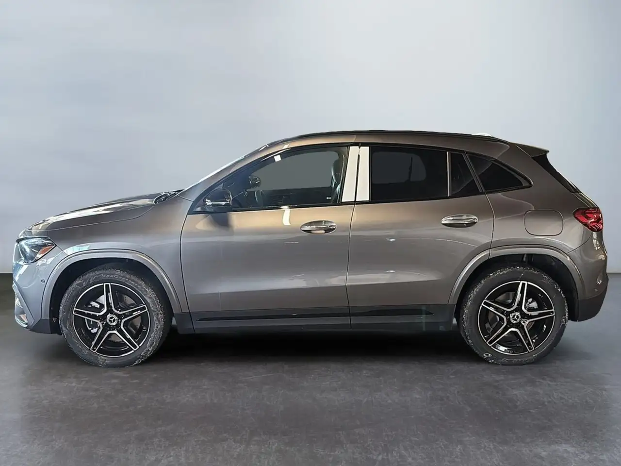 Mercedes-Benz GLA снимка Mercedes-Benz GLA