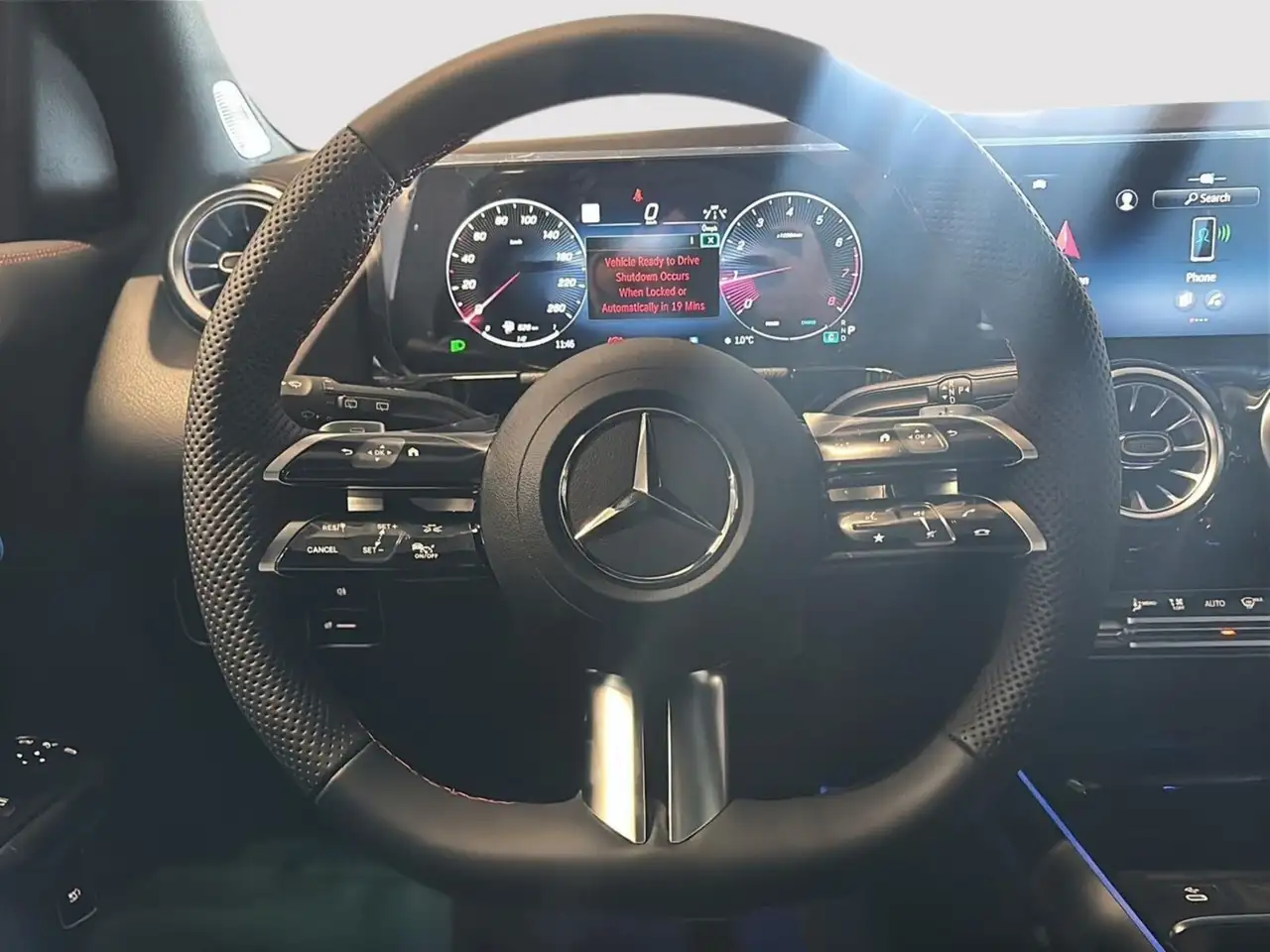 Mercedes-Benz GLA снимка Mercedes-Benz GLA