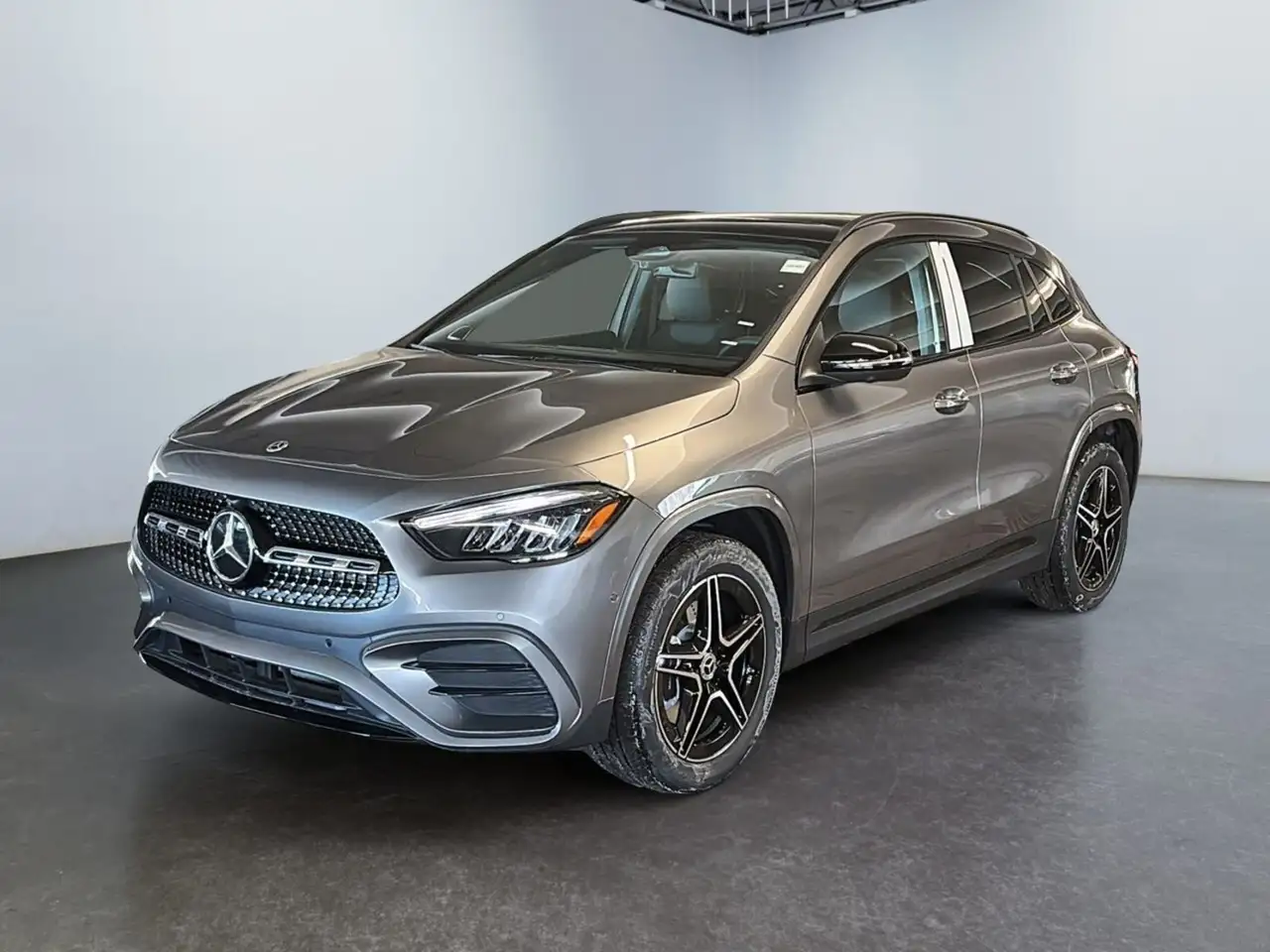 Mercedes-Benz GLA снимка Mercedes-Benz GLA