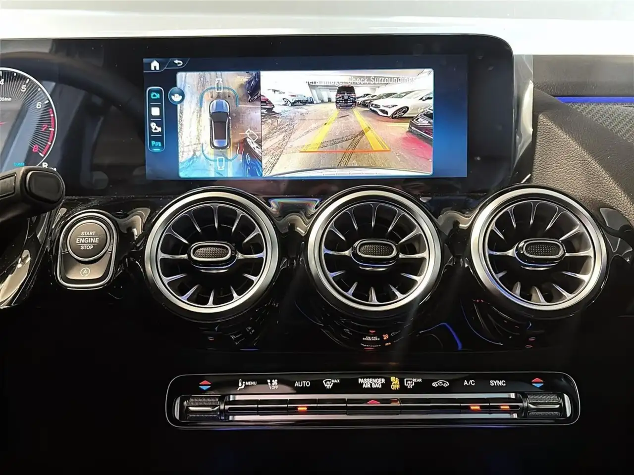 Mercedes-Benz GLA снимка Mercedes-Benz GLA