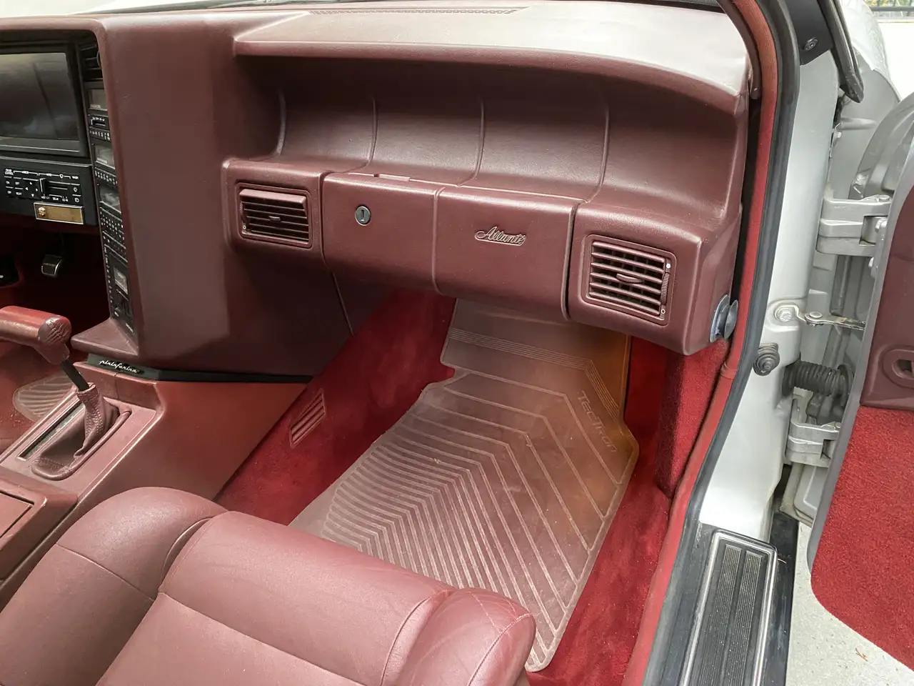 Cadillac Allante снимка Cadillac Allante