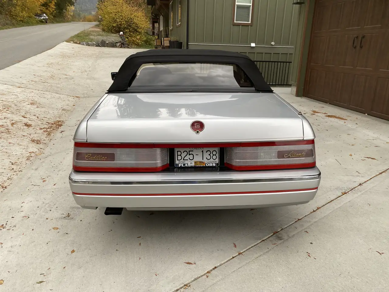 Cadillac Allante снимка Cadillac Allante